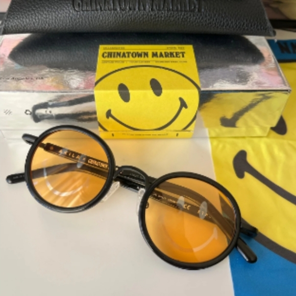 Chinatown Market x Akila Smiley Sunglasses 🛑Limited Edition Sealed 🛑 - Picture 3 of 4